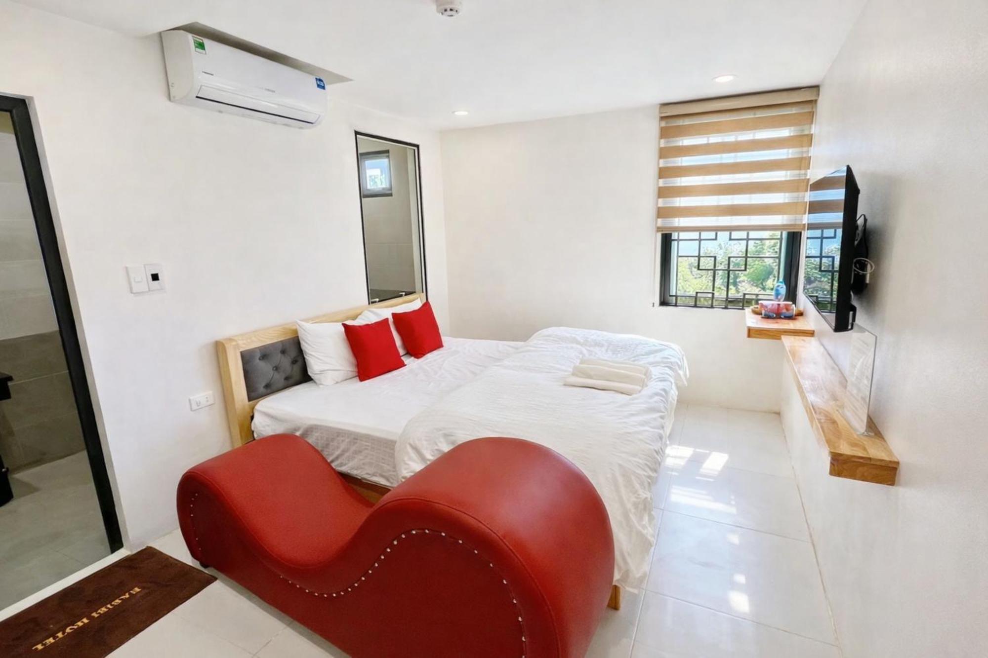 Habibi Hotel — Photos 1